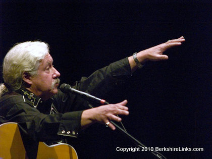 Arlo Guthrie in concert at Pittsfield's Colonial Theatre.